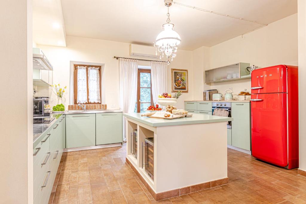 Kuchnia lub aneks kuchenny w obiekcie Chateau La Siroque
