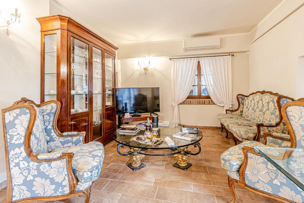 Telewizja i/lub zestaw kina domowego w obiekcie Chateau La Siroque