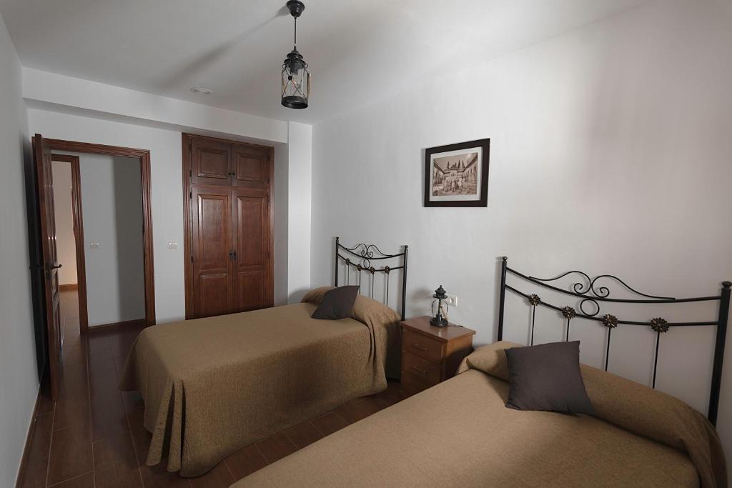 Cama o camas de una habitación en Apartamentos Rurales Las Chimeneas