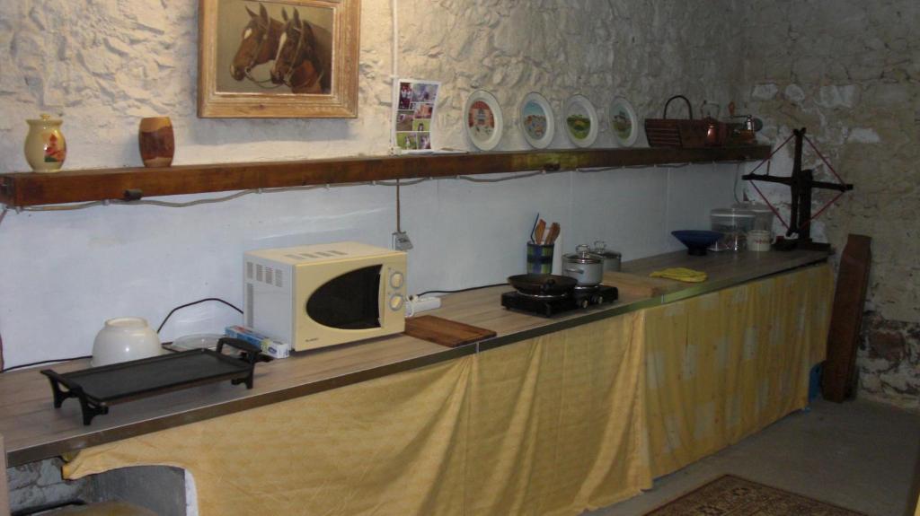 Kuchyňa alebo kuchynka v ubytovaní Captains Cabin, gite neuf dans ancienne maison campagne