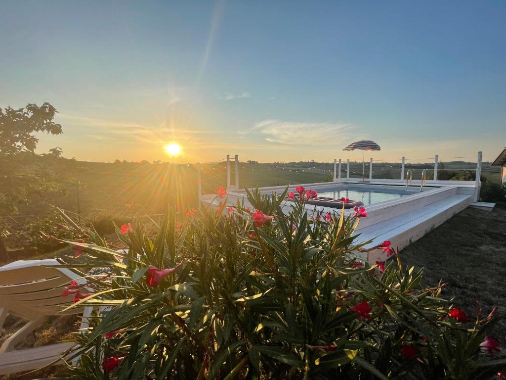 Bazén v ubytování AGRITURISMO LA MOROLLA nebo v jeho okolí