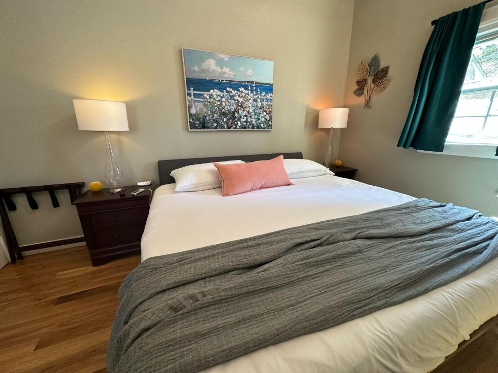 Postel nebo postele na pokoji v ubytování Luxury Smart Bungalow