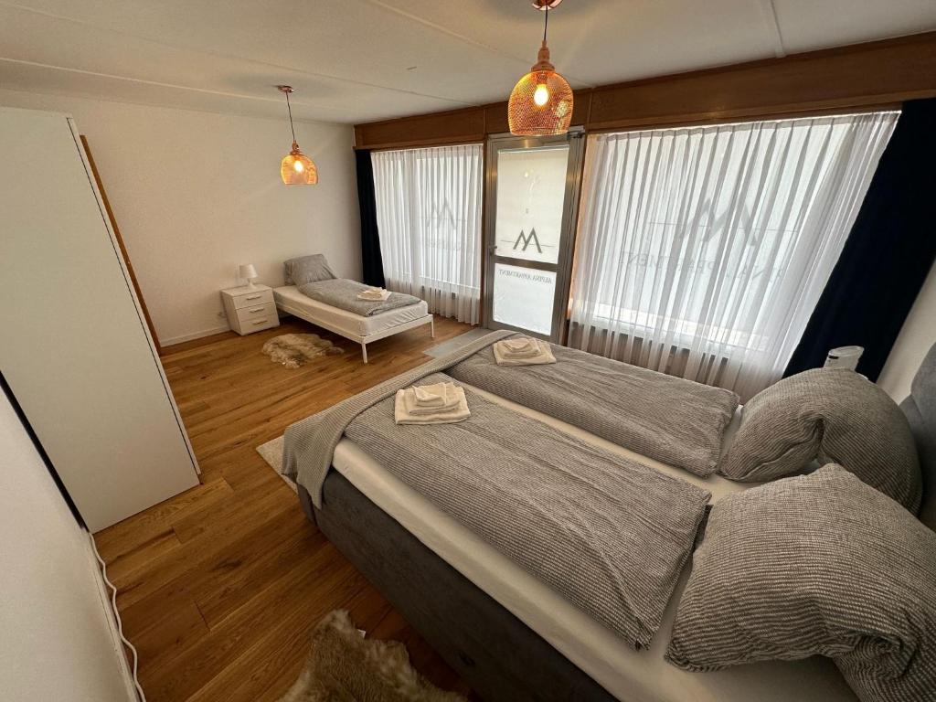 Postel nebo postele na pokoji v ubytování Alpina Appartment Kandersteg