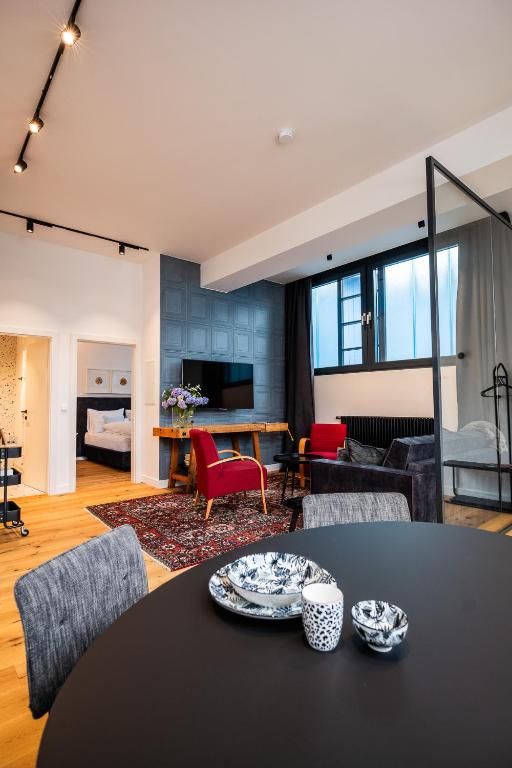Televízia a/alebo spoločenská miestnosť v ubytovaní Apartments Leopold Ferdinand