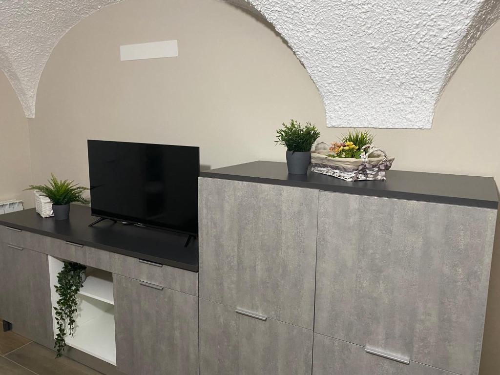 TV a/nebo společenská místnost v ubytování Appartamento B&B C'era una volta