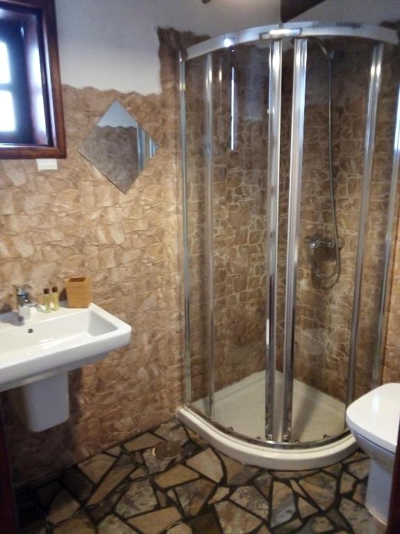 a bathroom with a shower and a sink at Casa Rural "La Molina" in Máguez