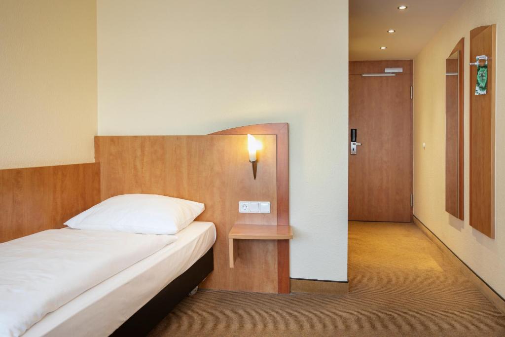 Postel nebo postele na pokoji v ubytování ACHAT Hotel Braunschweig