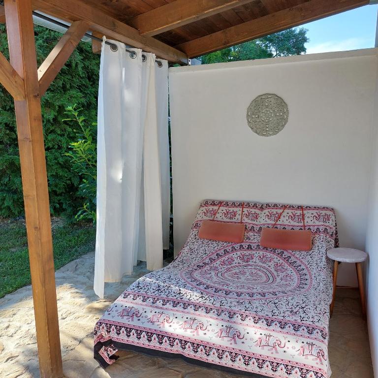 Postel nebo postele na pokoji v ubytování Florie Cottage