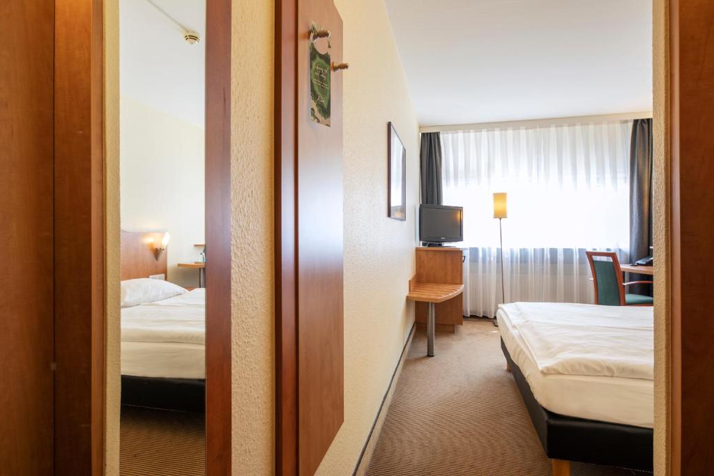 Postel nebo postele na pokoji v ubytování ACHAT Hotel Braunschweig
