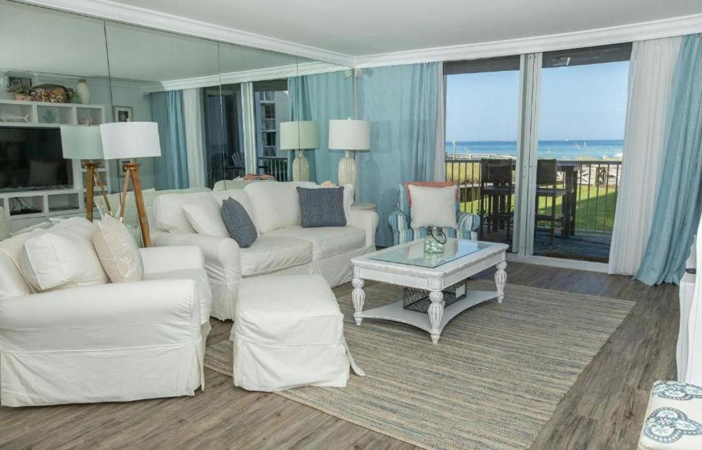 1023Shoreline Towers Beautiful Beach Front Condo, Destin (updated