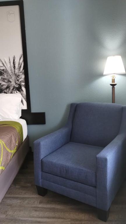 Posezení v ubytování Super 8 Motel by Wyndham near Fort Lauderdale Arpt