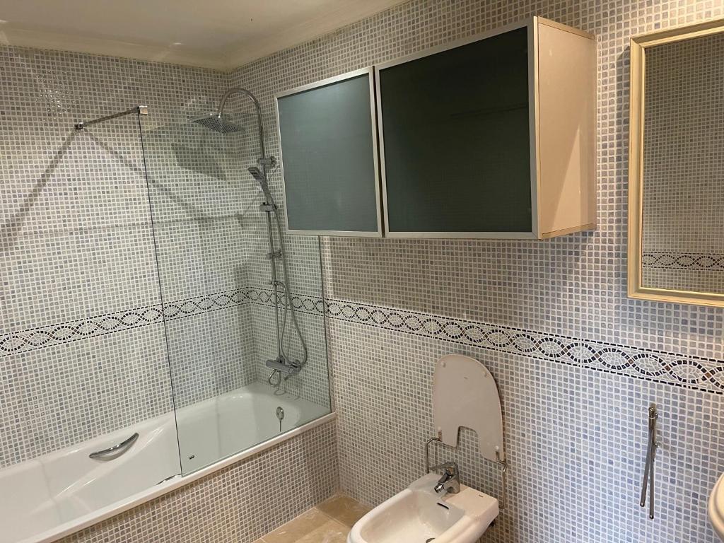 Kúpeľňa v ubytovaní Villa for 2 families
