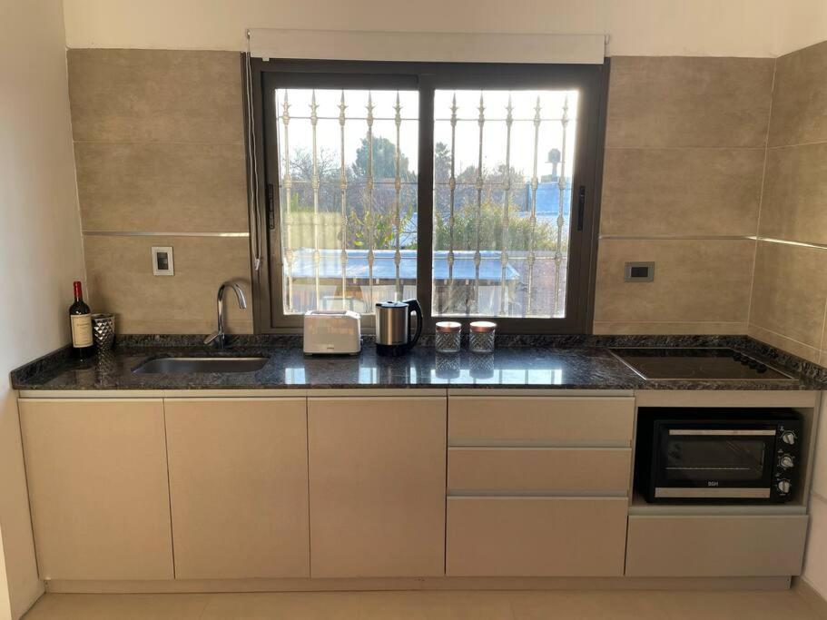 a kitchen with a sink and a window at Departamento a estrenar en los caminos del vino in Maipú