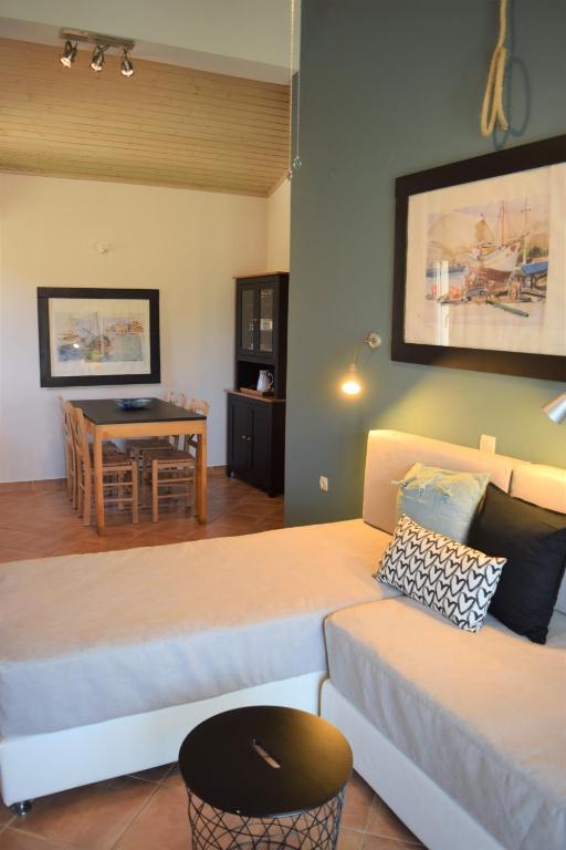 Posezení v ubytování Simatos αpARTments & Studios