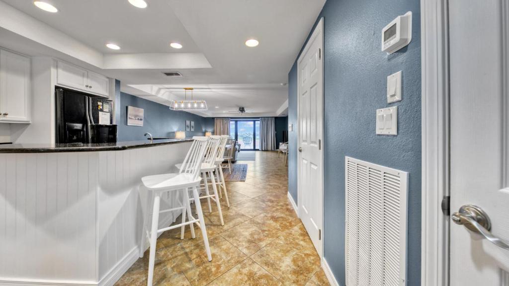 Η κουζίνα ή μικρή κουζίνα στο Aegean 105 - Updated Beach Front Rental on Holiday Isle