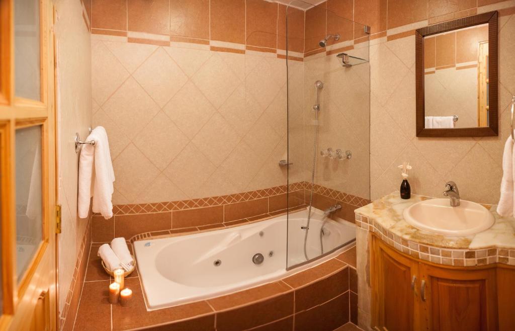 Koupelna v ubytování Maimara Hotel