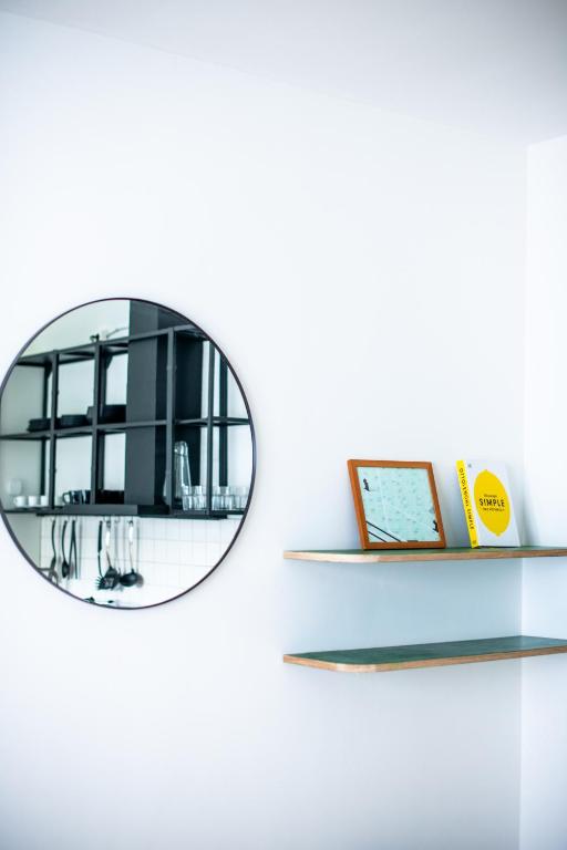 Flattering - Berlin - Resim 9