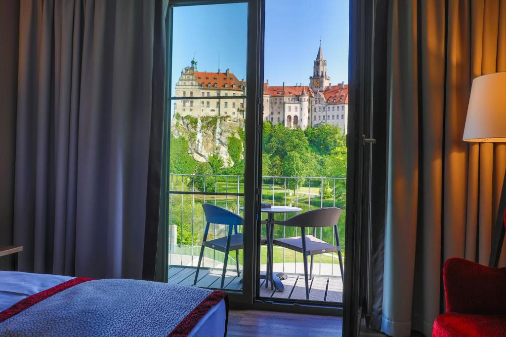 Postel nebo postele na pokoji v ubytování Karls Hotel
