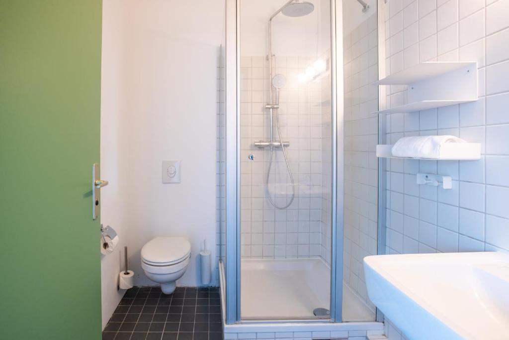 Flattering - Berlin - Resim 14