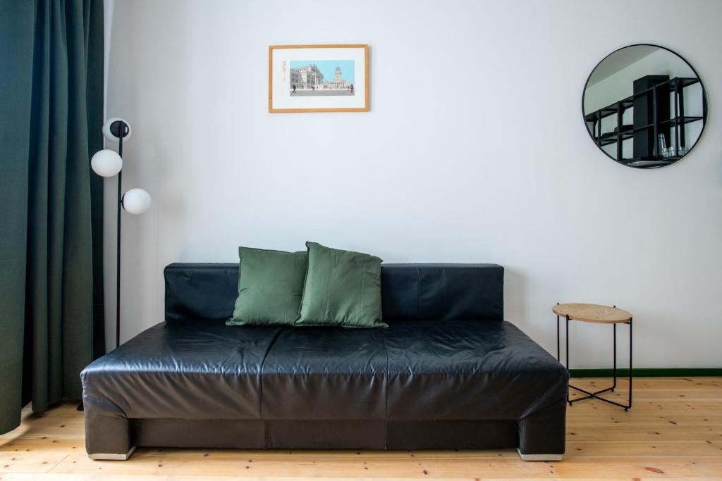 Flattering - Berlin - Resim 23