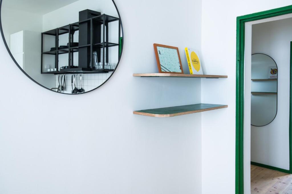 Flattering - Berlin - Resim 21