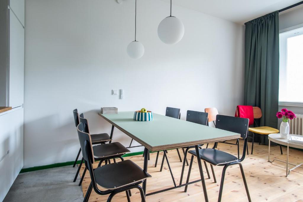 Flattering - Berlin - Resim 8