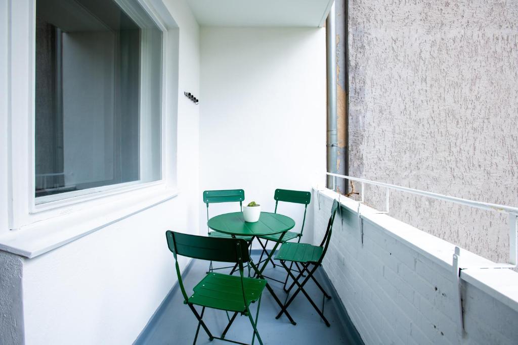 Flattering - Berlin - Resim 35