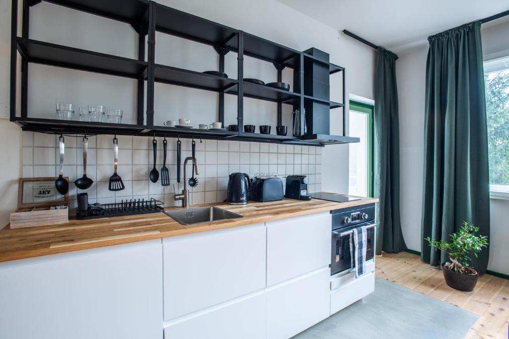 Flattering - Berlin - Resim 41