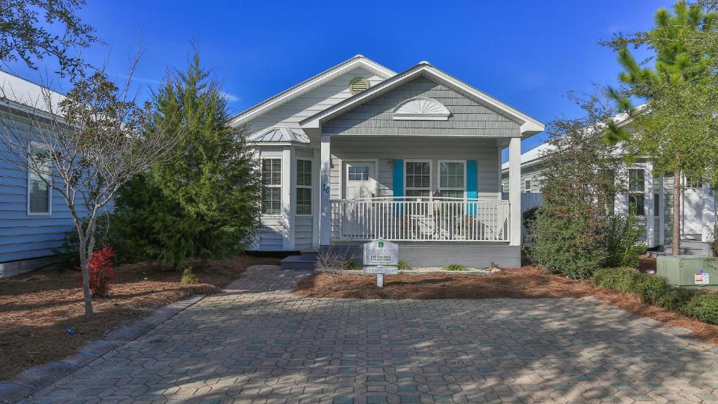 Το κτήριο όπου στεγάζεται  η παραθεριστική κατοικία