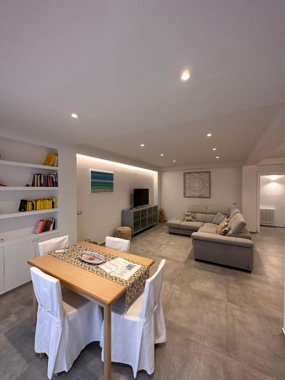 Luxury Sea House - Housity