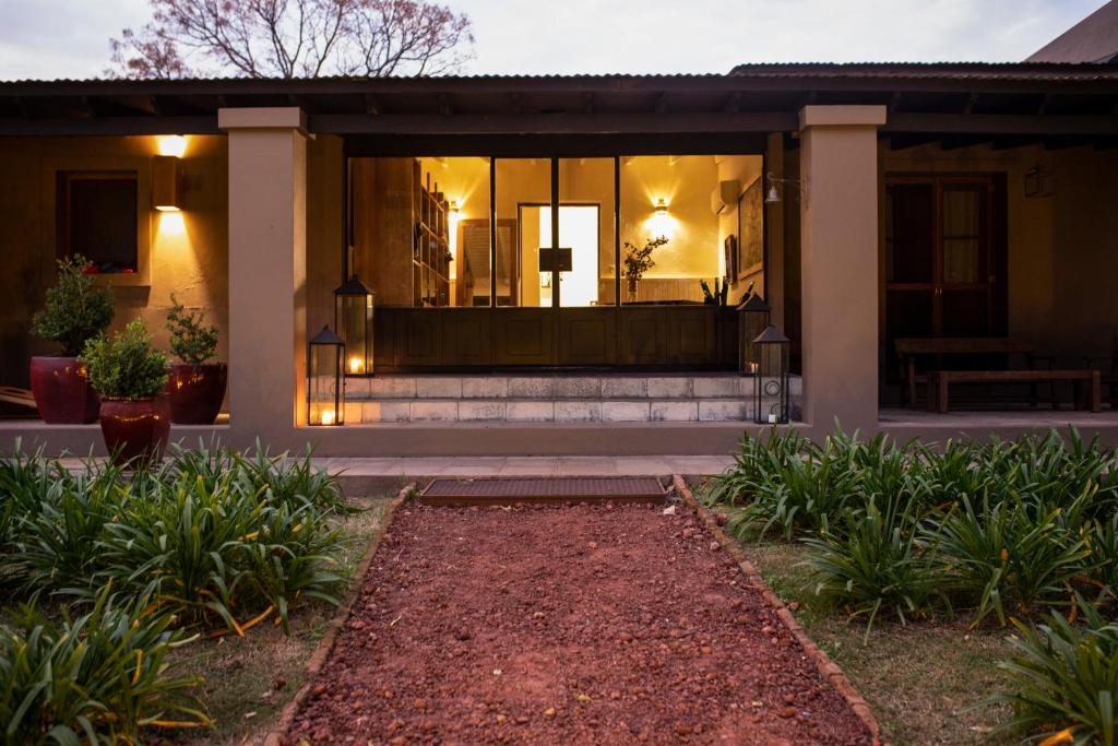 Casa con porche delantero con ventana en Posada Campotinto, en Carmelo