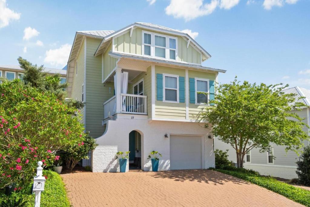 30A Pet Friendly Beach House Pelican's Rest by Panhandle Getaways
