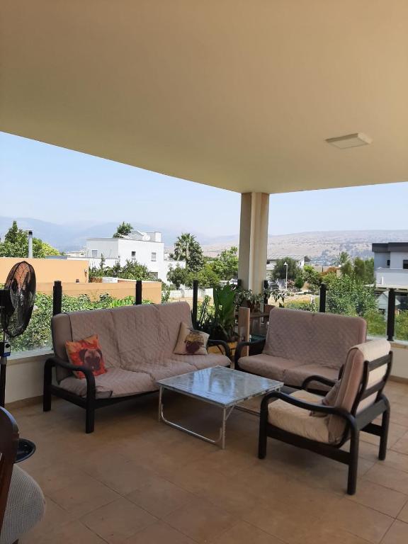 a living room with a couch and two chairs and a table at ארוח דנמוש בשדה נחמיה in Sede Neẖemya