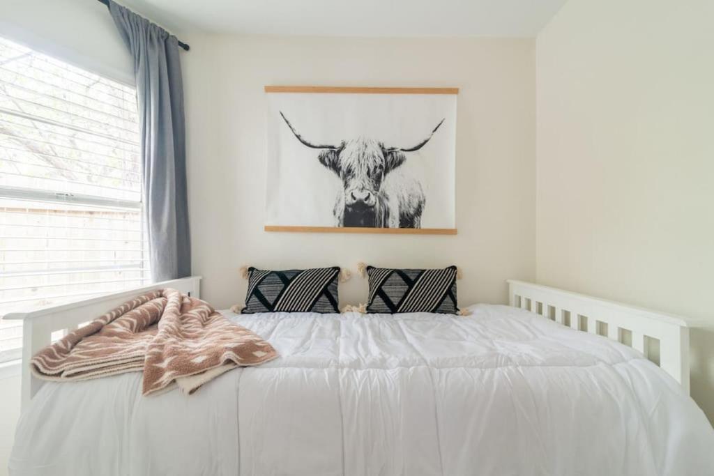 Downtown Lonestar Bungalow at Beer Ranch Project - Bungalow