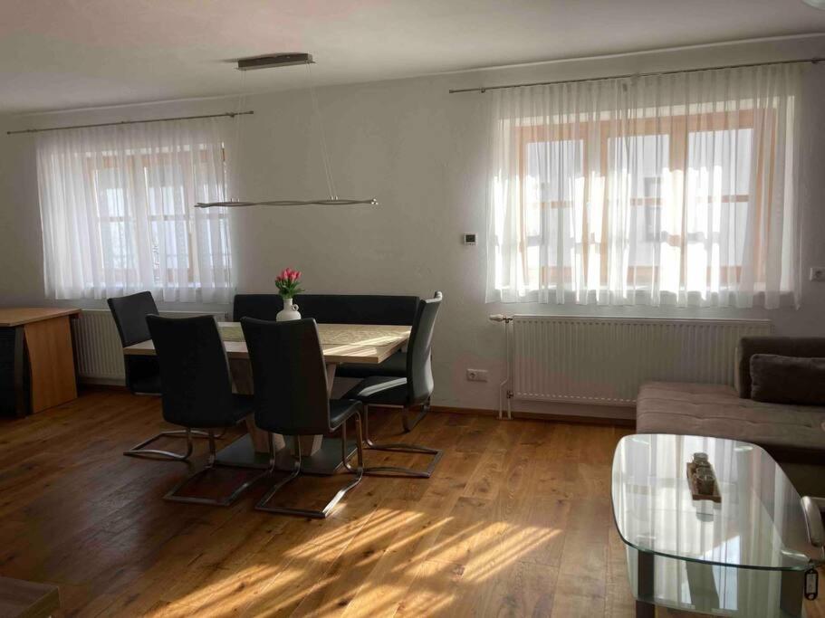 Zonă de luat masa în acest apartament