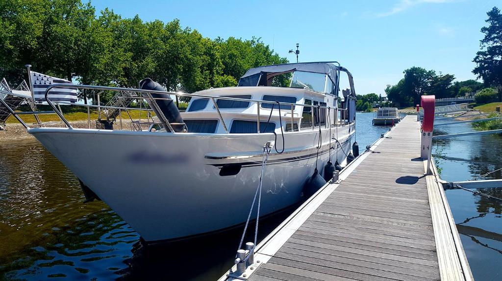 Vedette Hollandaise de 13 m pour séjour insolite, Nivillac