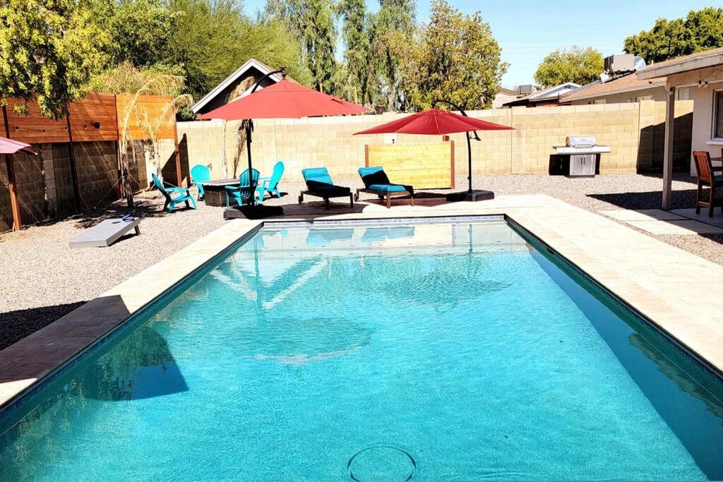 Bazén v ubytování Mesa Oasis Private Pool Spacious! 10+ guests 7 Beds New, Great Location! nebo v jeho okolí