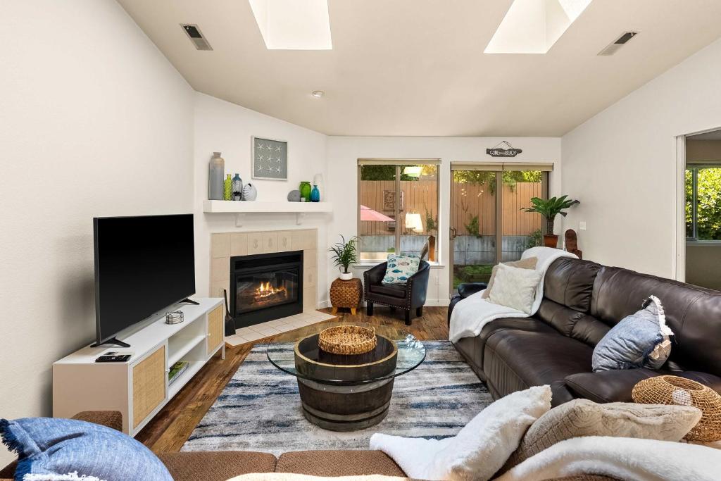 A seating area at Cozy Tacoma Home with Patio, Walk to Beach!