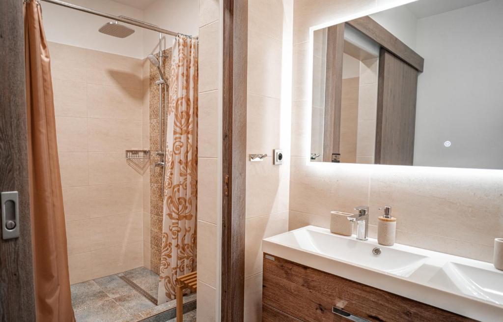 Koupelna v ubytování Apartmánový dům Sklípek