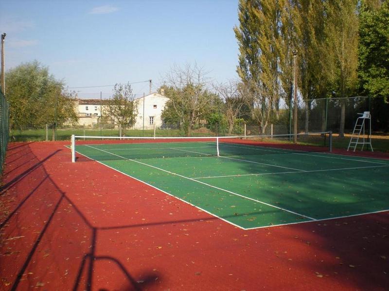 Les Touches-de-Pérignyにあるla maison d'hôtes des Charentesのギャラリーの写真