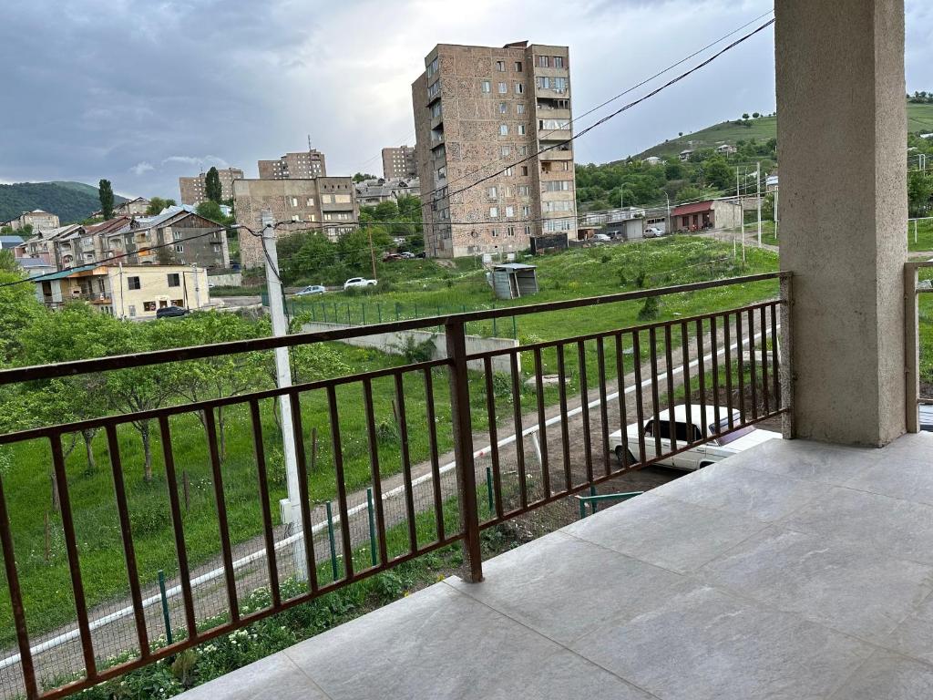 Nespecifikovaný výhled na hory nebo výhled na hory při pohledu z hotelu
