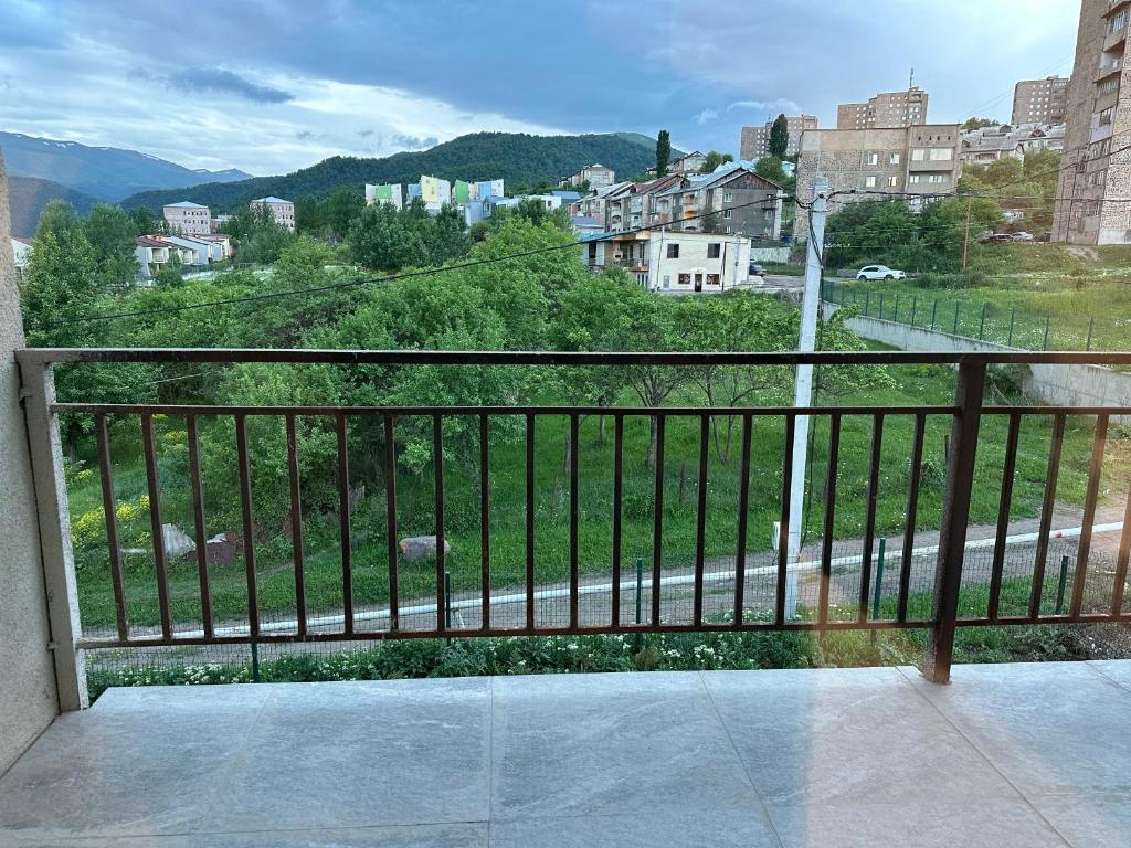 Nespecifikovaný výhled na hory nebo výhled na hory při pohledu z hotelu