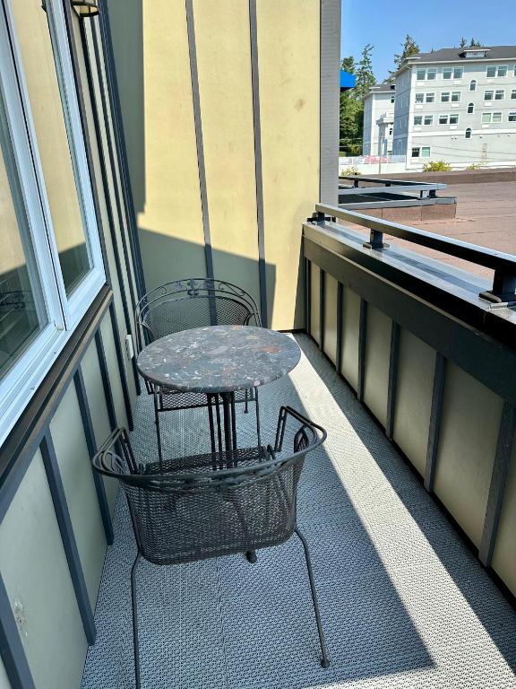 Balkón nebo terasa v ubytování Sooke Oceanview Penthouse - Family Friendly