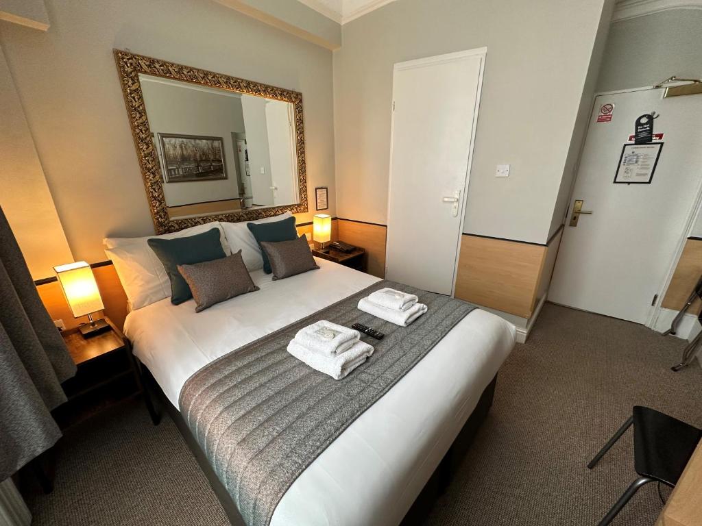 Tudor Court Hotel - Resim 16