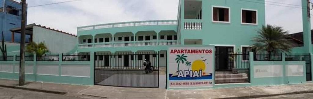a blue building with a sign in front of it at Apartamentos Apiaí in Ilha Comprida