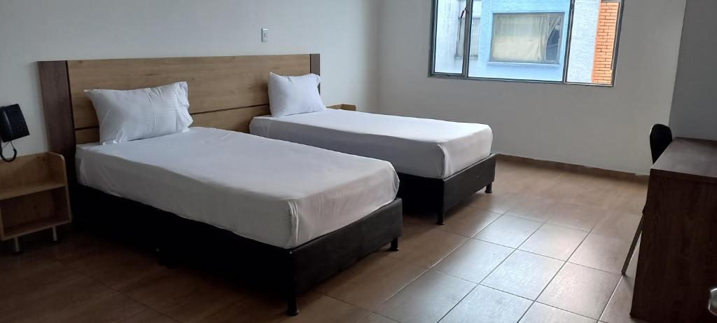 Postel nebo postele na pokoji v ubytování Hotel Royal Cid Bogota