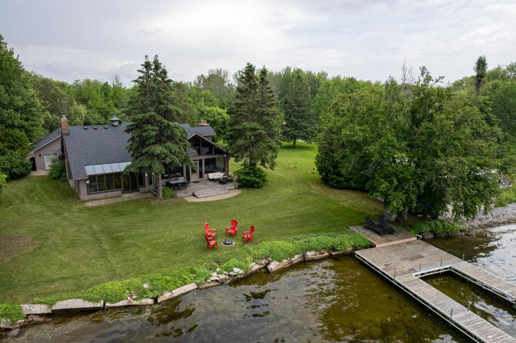 Dream Lakehouse Getaway in the Kawarthas, Kawartha Lakes (aktualisierte