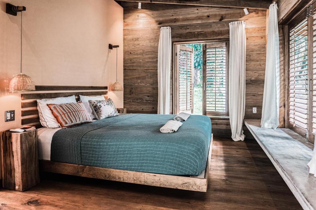 Postel nebo postele na pokoji v ubytování Bocas Garden Lodges