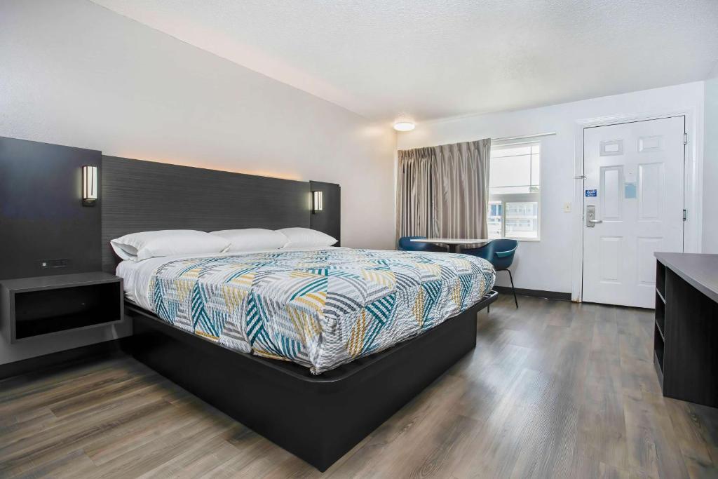 a bedroom with a bed and a desk and a chair at Motel 6-Bend, OR in Bend