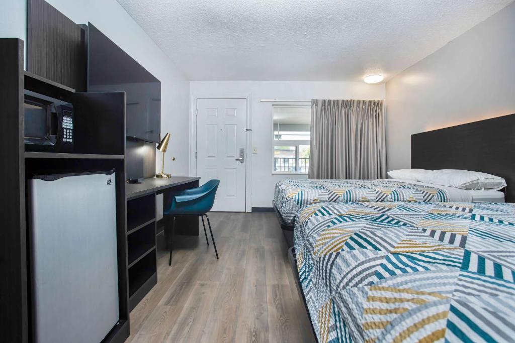 a hotel room with two beds and a desk at Motel 6-Bend, OR in Bend